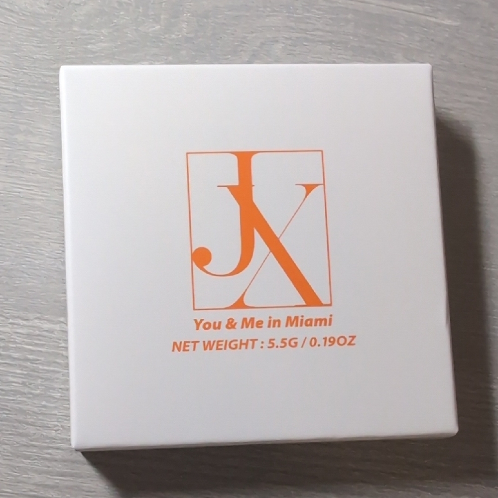 JX You & Me in Miami Makeup Compact